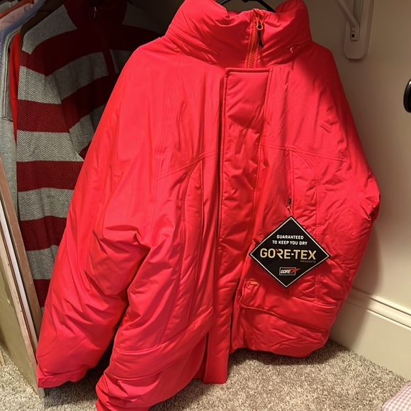 Supreme Gore-Tex 700 Jacket NWT